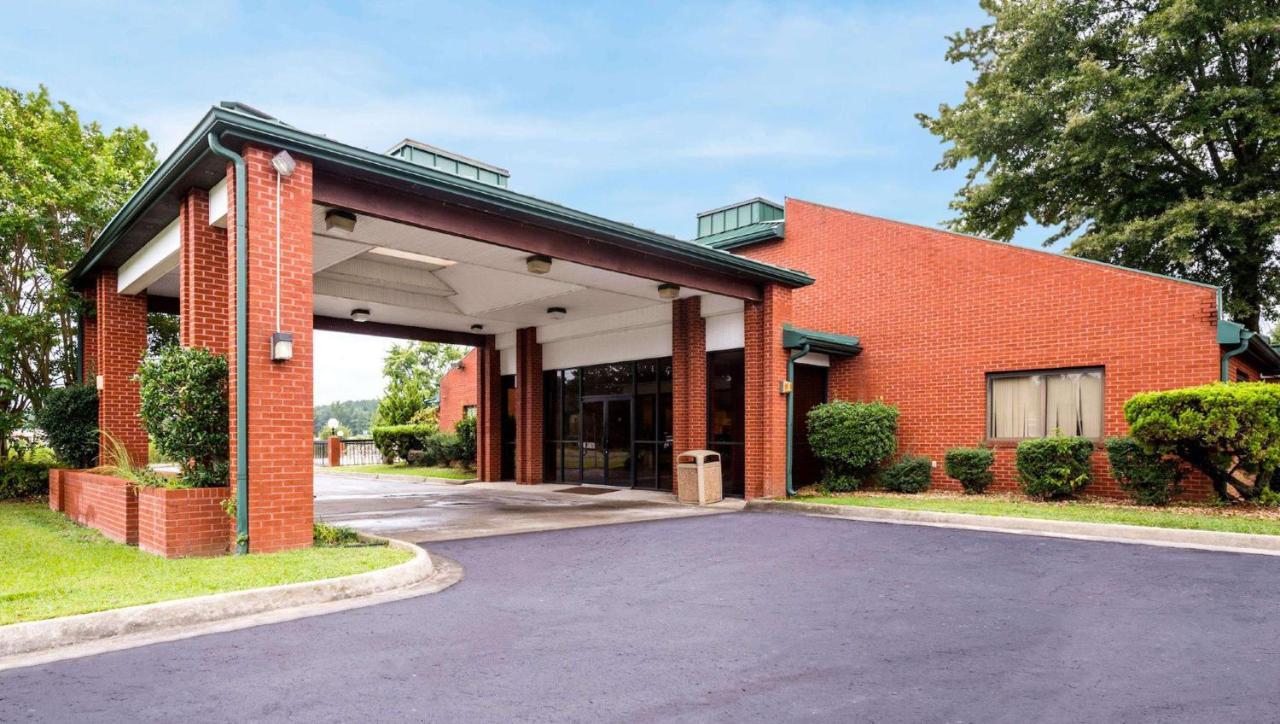 Studios And Suites 4 Less Emporia Exterior foto